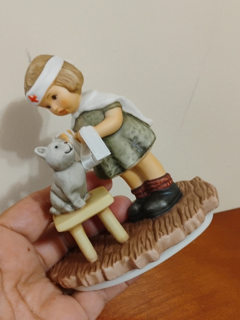 Goebel 1996 Porcelain Tender Loving Care By Berta Hummel - Picture 9 of 10